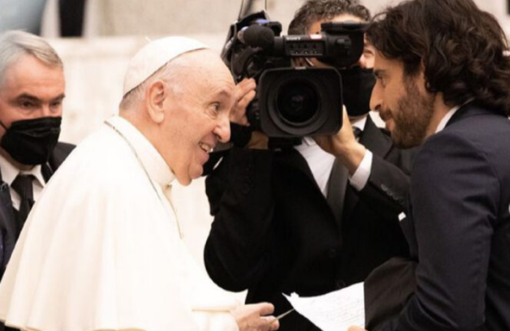 Actor que interpreta a Jesús en The Chosen se reunió con el Papa Francisco