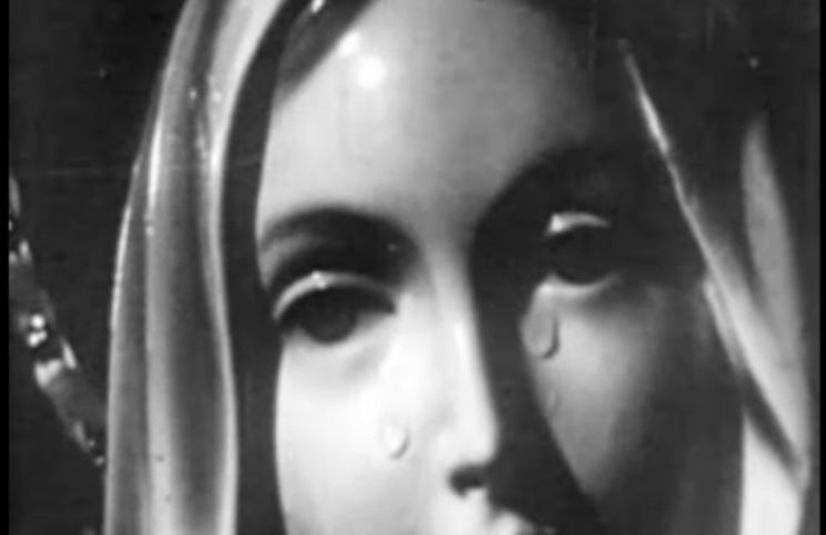 El milagroso lagrimeo de la Virgen reconocido por la Iglesia y grabado en un video antiguo