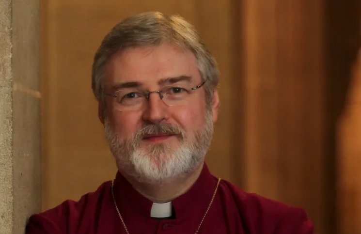 Obispo anglicano deja la Iglesia de Inglaterra y se convierte al catolicismo