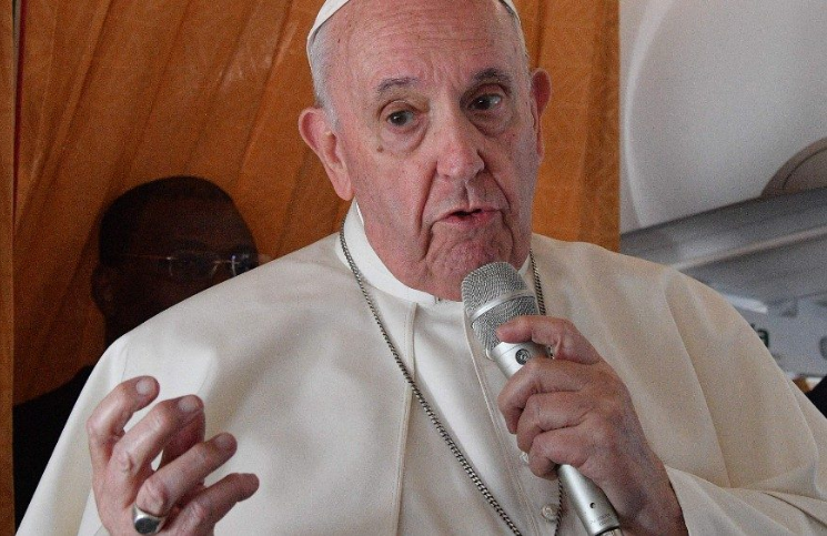 Papa Francisco aclara diferencia entre matrimonio católico y uniones del mismo sexo