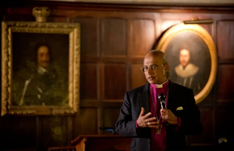 Otro reconocido obispo anglicano se convierte al catolicismo