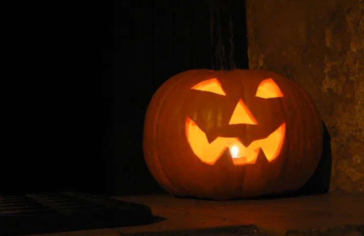 Exorcista aclara que el problema de Halloween no está en los dulces y disfraces