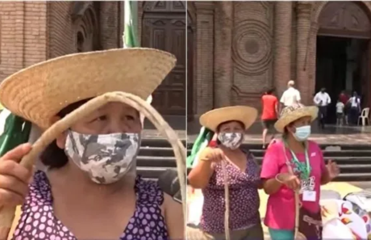 [Video] Mujeres indígenas echan a latigazos a feministas que vandalizaron catedral