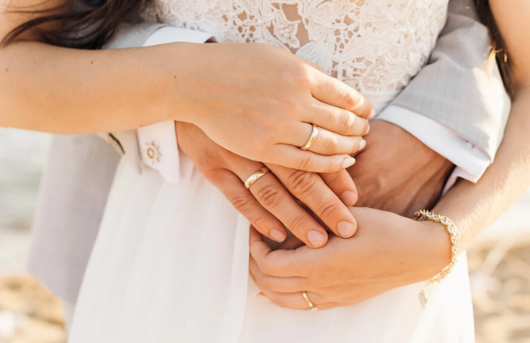 Psiquiatra católico comparte 12 hábitos para un matrimonio feliz