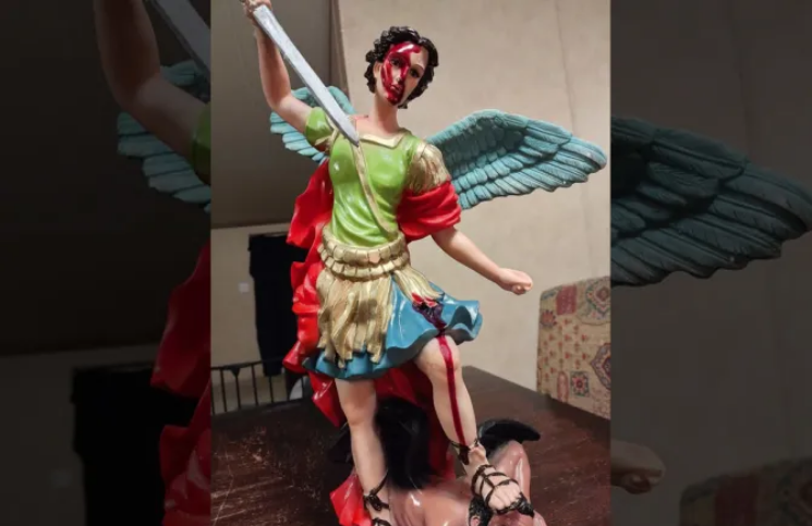 [Video] Mujer afirma que su imagen de San Miguel Arcángel comenzó a sangrar