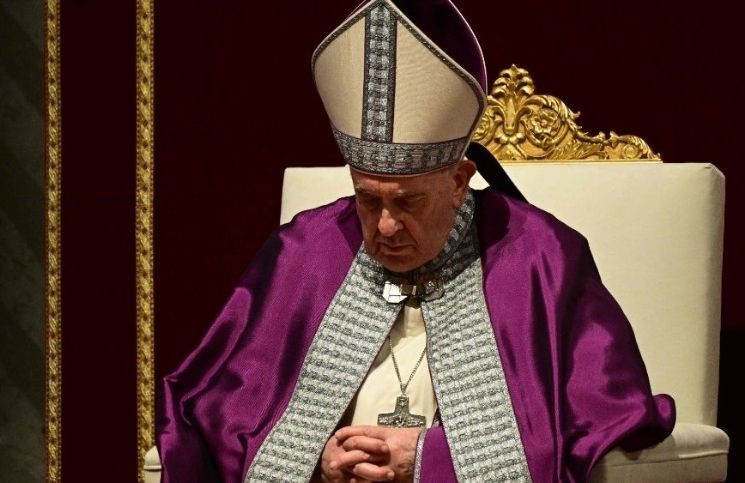 El Papa Francisco conmueve con su mensaje por la paz en la homilía de la consagración