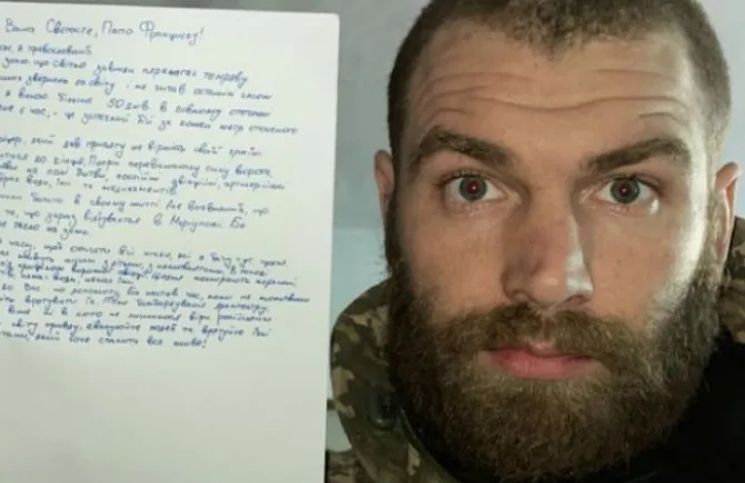 Soldado ucraniano escribe desesperada carta al Papa Francisco desde Mariúpol