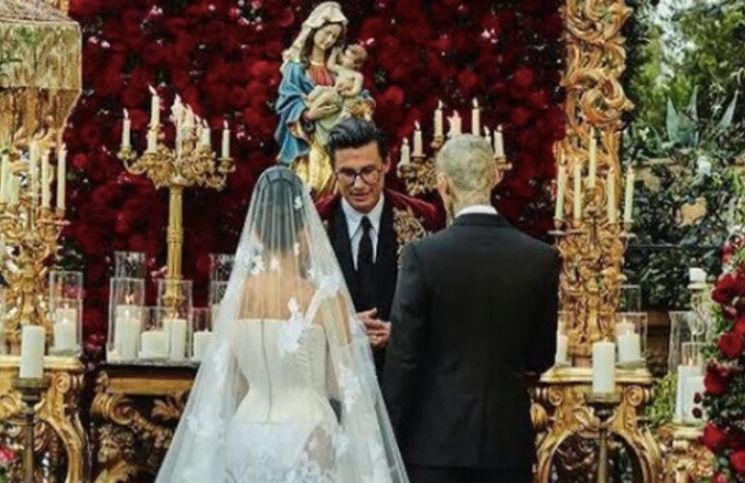 Católicos repudian vestido de boda de Kourtney Kardashian que se burla de la Virgen