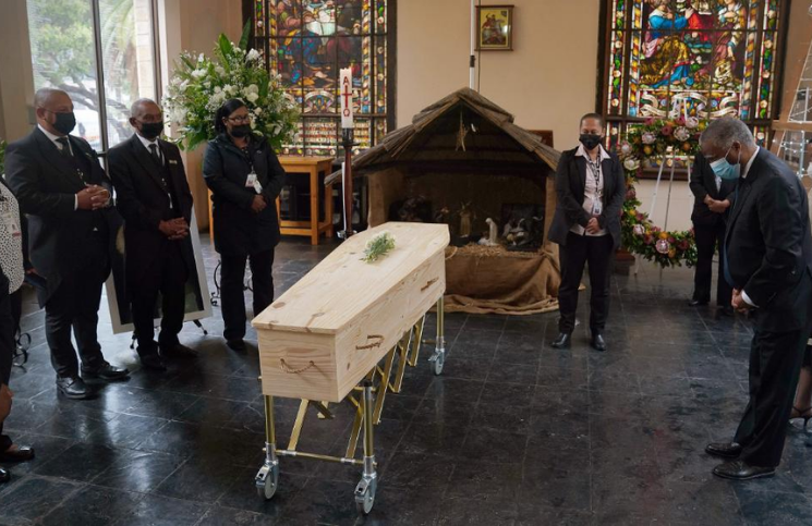 Sacerdote explica por qué un católico no debe hacer guardia junto al difunto en un funeral