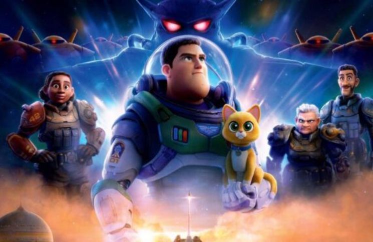 ¿Por qué se prohibió la película Buzz Lightyear Origins en 14 países?