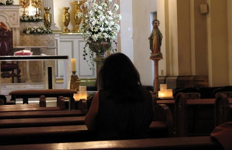 ¿Es válido orar solo con el pensamiento? Sacerdote contesta
