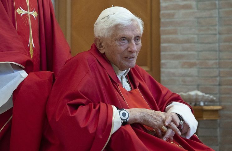 Benedicto XVI está "preparado para el encuentro definitivo con el Señor", dice ex vocero del Vaticano