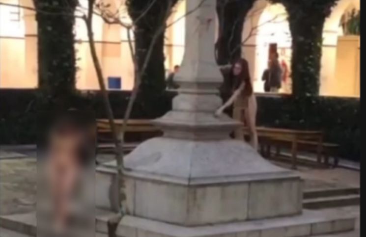 Polémica por mujeres que bailaron desnundas alrededor de una cruz en universidad católica