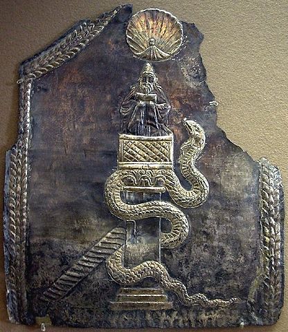 Plancha metálica que muestra a san Simeón Estilita sobre su columna. La serpiente representa al demonio, tratando de tentarlo.