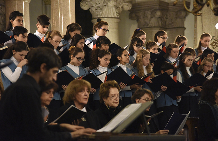 ¿No Sabes Qué Cantar En Las Misas De Adviento? Aquí Te Damos 5 Ideas