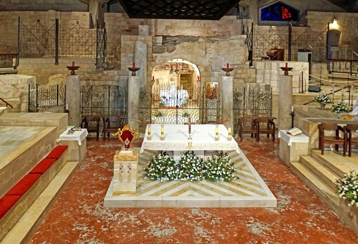 altar principal en la basilica de la anunciacion