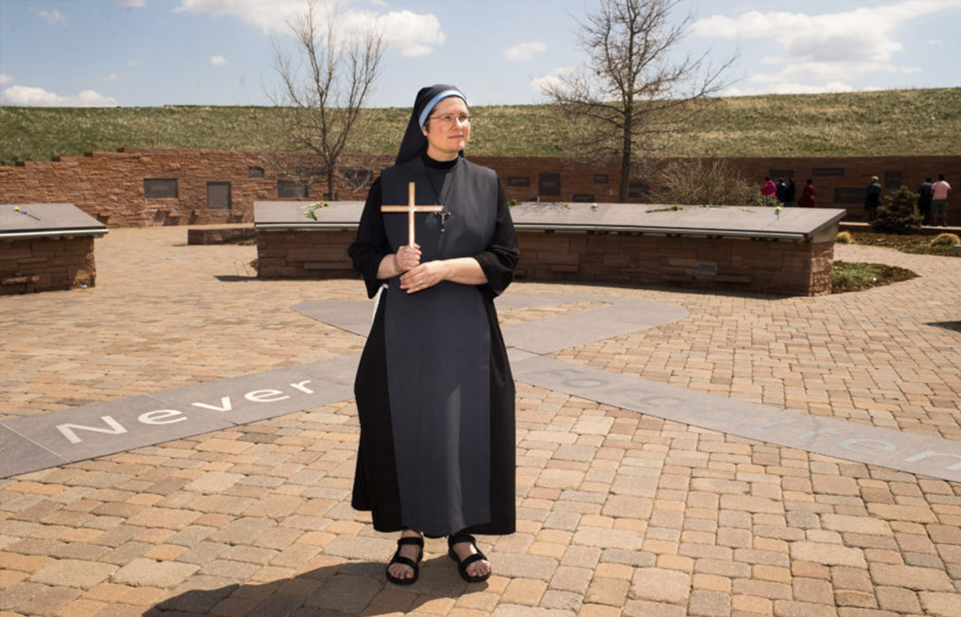 Sobreviviente de la matanza del colegio Columbine ahora es religiosa