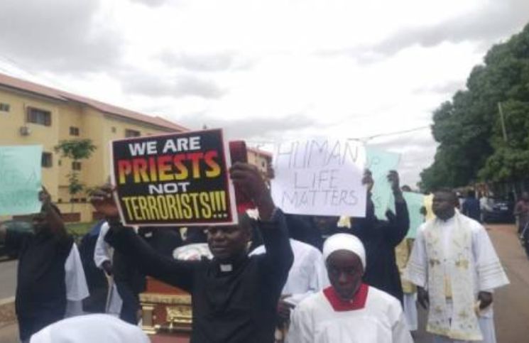 protesta de 700 sacerdotes en Nigeria